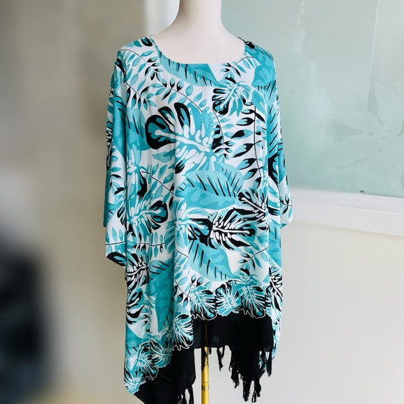 0077/ Green Black Leaves Pattern Poncho With Fringes - Picture 5 of 7